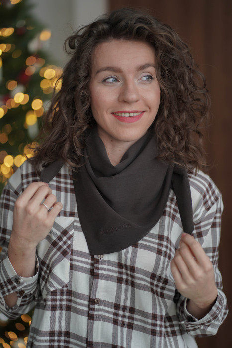 Chusta Triangle - trójkątna chustka z haftem | Marisol 2