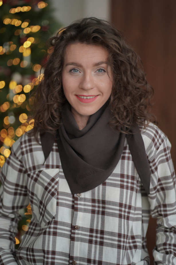 Chusta Triangle - trójkątna chustka z haftem | Marisol