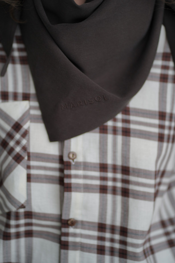 Chusta Triangle - trójkątna chustka z haftem | Marisol