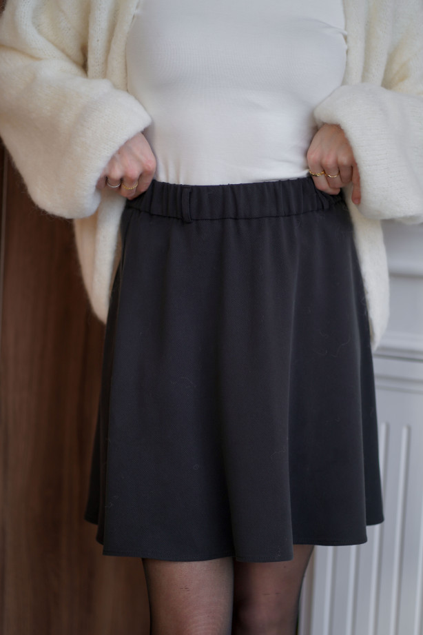 Spódniczka Latte - falująca mini z gumką w pasie | Marisol