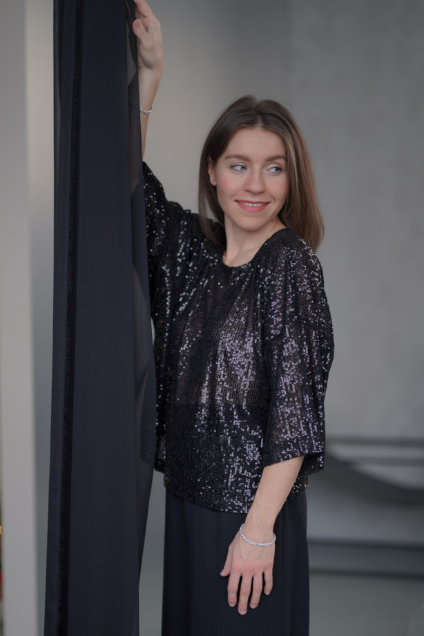 Bluzka Brilliance - cekinowa bluzka z dwustronnym dekoltem | Marisol