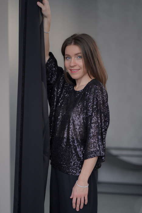 Bluzka Brilliance - cekinowa bluzka z dwustronnym dekoltem | Marisol