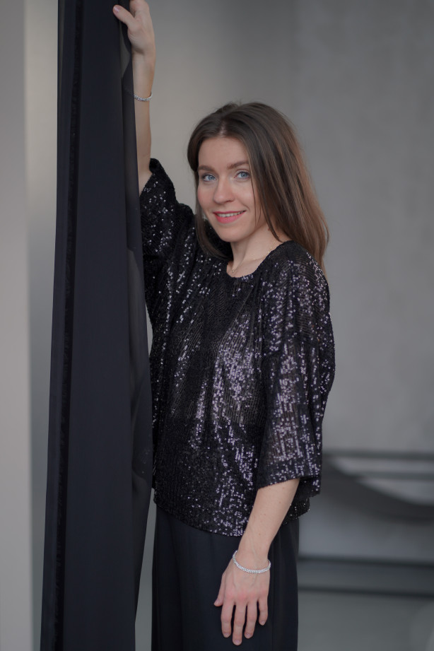 Bluzka Brilliance - cekinowa bluzka z dwustronnym dekoltem | Marisol