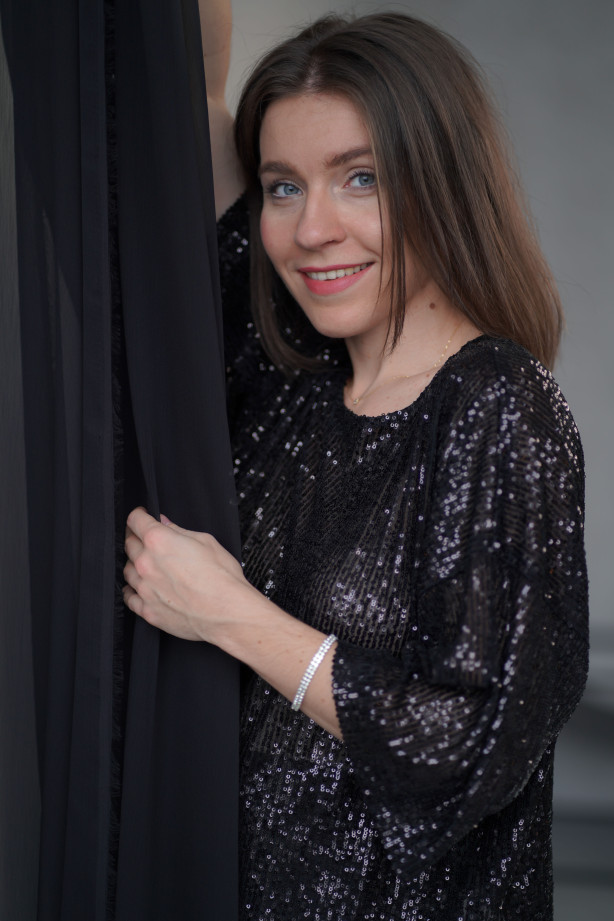 Bluzka Brilliance - cekinowa bluzka z dwustronnym dekoltem | Marisol