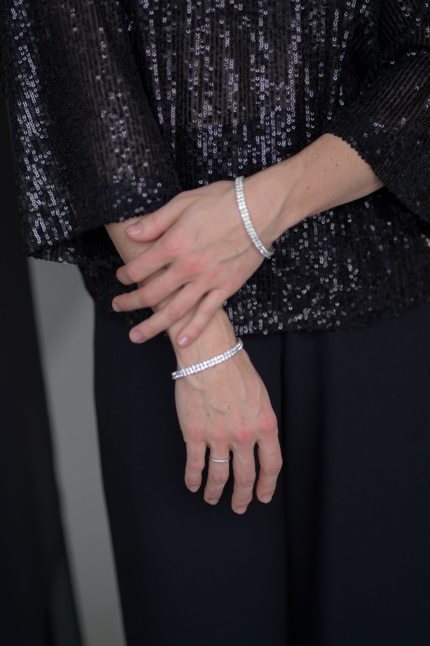 Bluzka Brilliance - cekinowa bluzka z dwustronnym dekoltem | Marisol