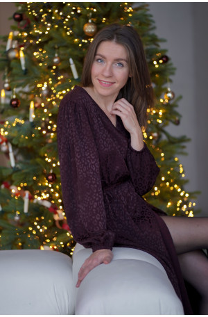 Sukienka Wrap Panter – Czekoladowa żakardowa sukienka kopertowa midi | Marisol