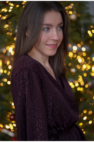 Sukienka Wrap Panter – Czekoladowa żakardowa sukienka kopertowa midi | Marisol