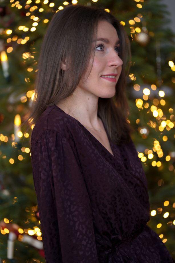 Sukienka Wrap Panter – Czekoladowa żakardowa sukienka kopertowa midi | Marisol