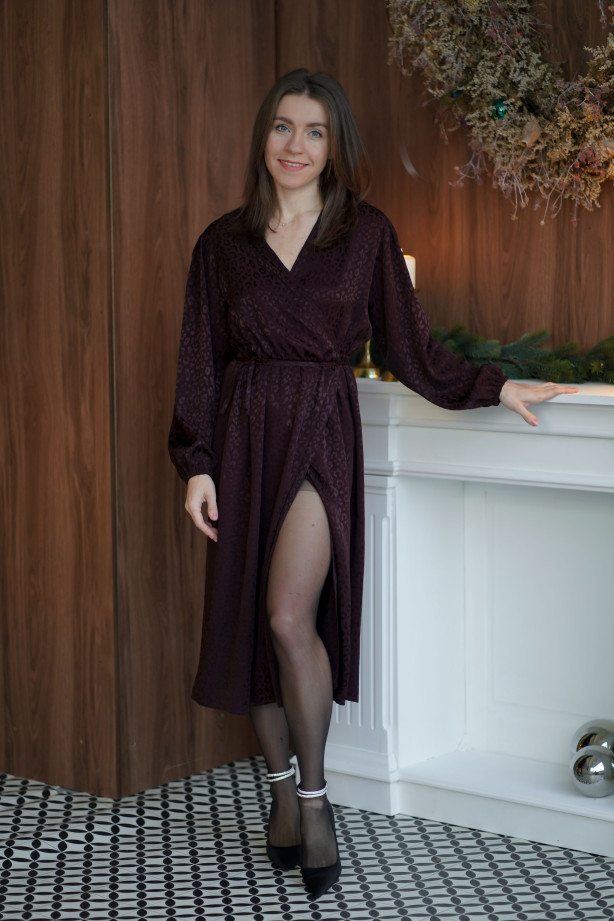 Sukienka Wrap Panter – Czekoladowa żakardowa sukienka kopertowa midi | Marisol