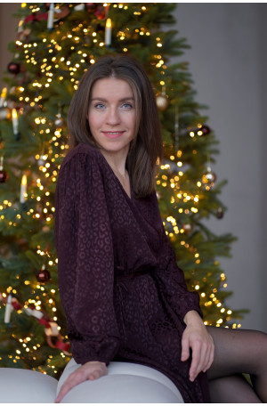 Sukienka Wrap Panter – Czekoladowa żakardowa sukienka kopertowa midi | Marisol