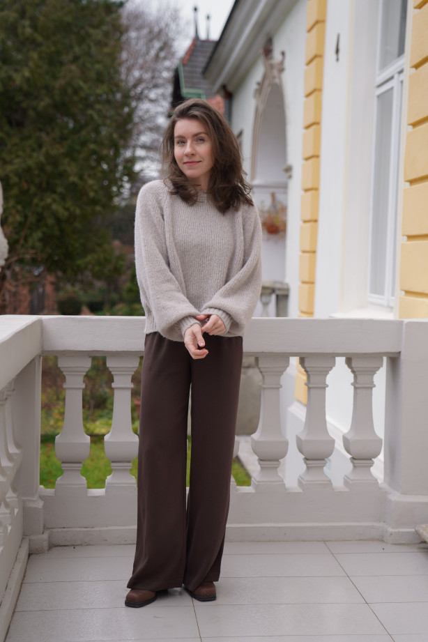 Spodnie Moris – proste, eleganckie spodnie z szerszą nogawką i kieszeniami | MARISOL