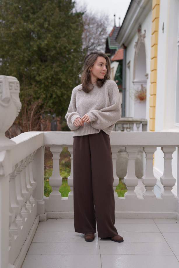 Spodnie Moris – proste, eleganckie spodnie z szerszą nogawką i kieszeniami | MARISOL