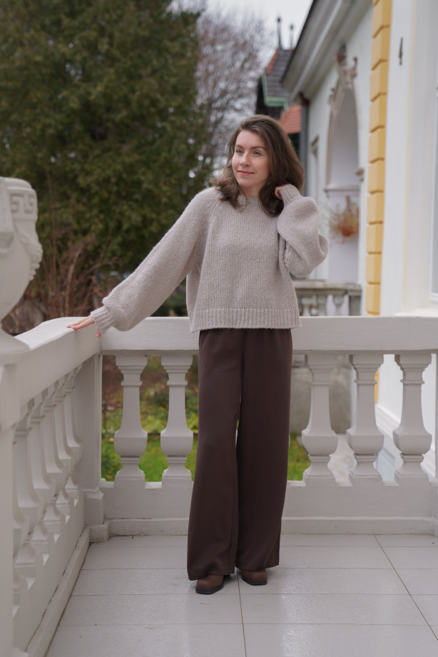 Spodnie Moris – proste, eleganckie spodnie z szerszą nogawką i kieszeniami | MARISOL