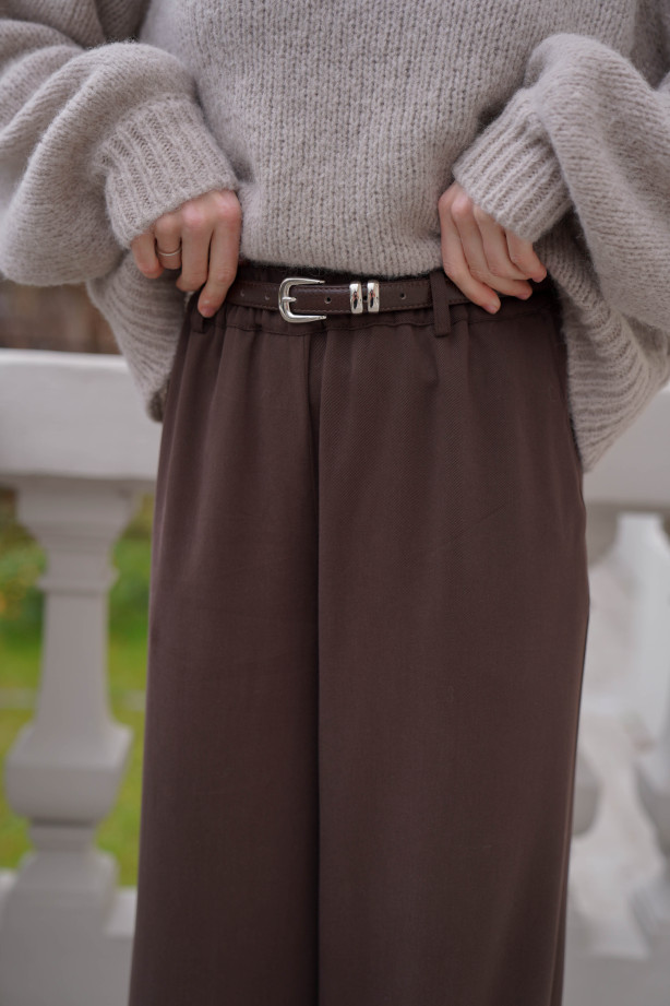 Spodnie Moris – proste, eleganckie spodnie z szerszą nogawką i kieszeniami | MARISOL