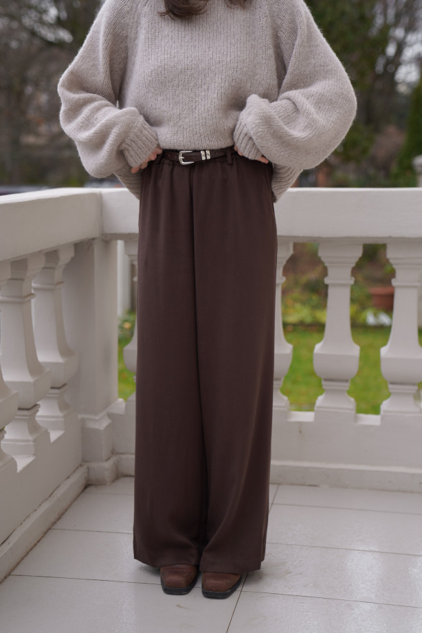 Spodnie Moris – proste, eleganckie spodnie z szerszą nogawką i kieszeniami | MARISOL