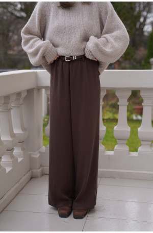 Spodnie Moris – proste, eleganckie spodnie z szerszą nogawką i kieszeniami | MARISOL