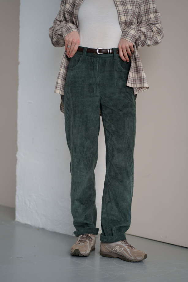 Klasyczne spodnie sztruksowe 100% bawełna – wygoda i styl na co dzień