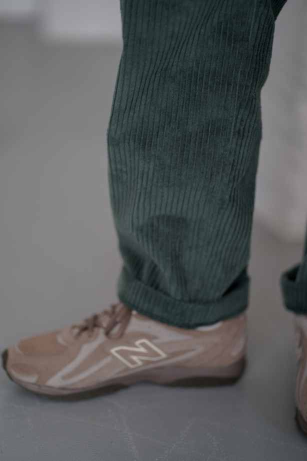 Klasyczne spodnie sztruksowe 100% bawełna – wygoda i styl na co dzień