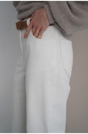 Klasyczne spodnie sztruksowe 100% bawełna - wygoda i styl na co dzień