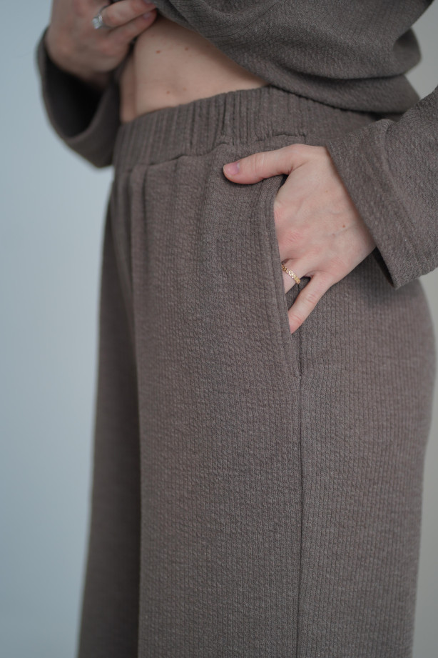 Spodnie Knitted Brown – szerokie spodnie z dzianiny na gumie z kieszeniami