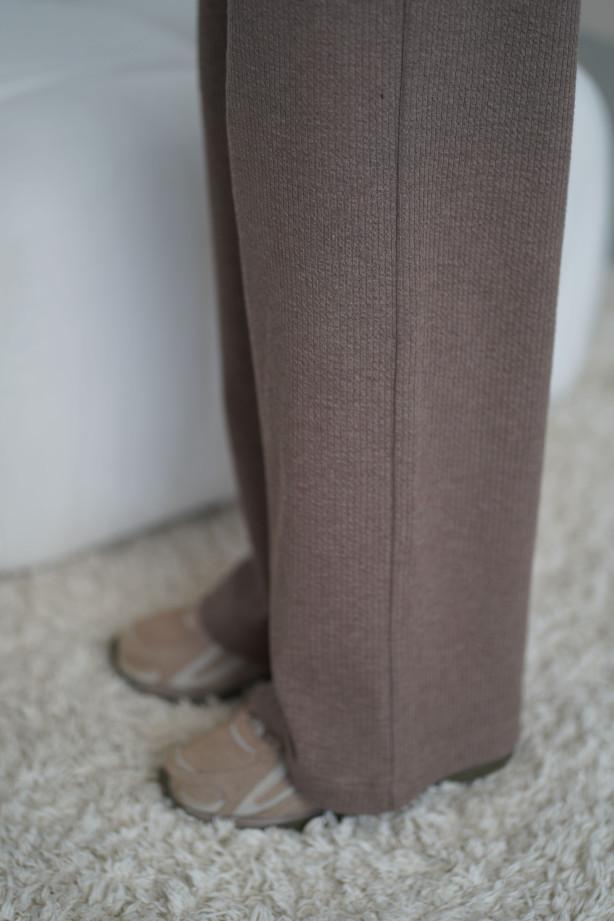 Spodnie Knitted Brown – szerokie spodnie z dzianiny na gumie z kieszeniami