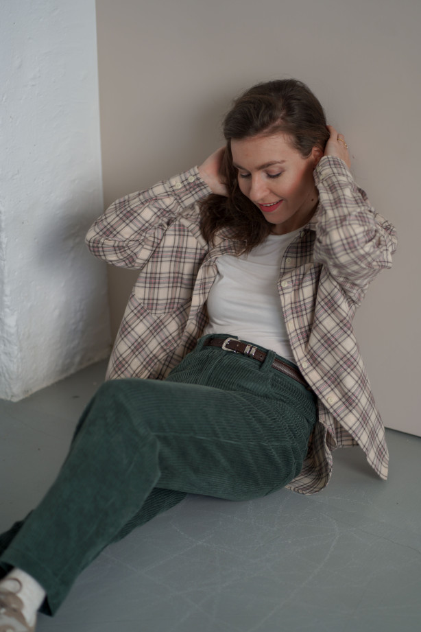 Koszula w kratę – bawełniana, lekko oversize z ozdobnymi mankietami