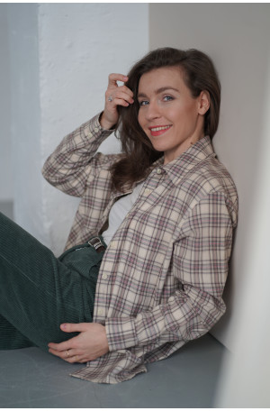 Koszula w kratę – bawełniana, lekko oversize z ozdobnymi mankietami