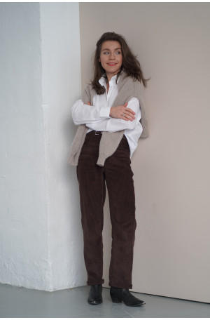 Klasyczne spodnie sztruksowe 100% bawełna – wygoda i styl na co dzień