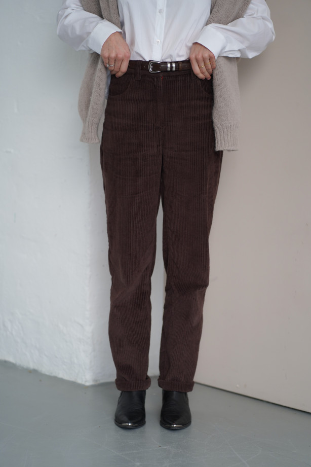 Klasyczne spodnie sztruksowe 100% bawełna – wygoda i styl na co dzień