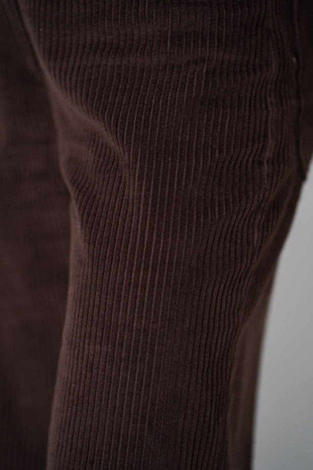 Klasyczne spodnie sztruksowe 100% bawełna – wygoda i styl na co dzień