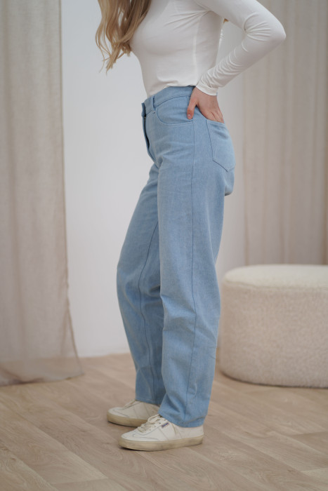 Jeansy klasyczne - prosty fason, kieszenie i możliwość podwinięcia nogawek