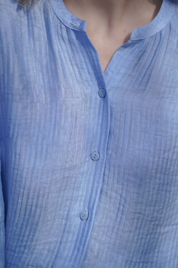 Koszula z bufiastymi rękawami - lejąca tkanina z gofrowaną fakturą