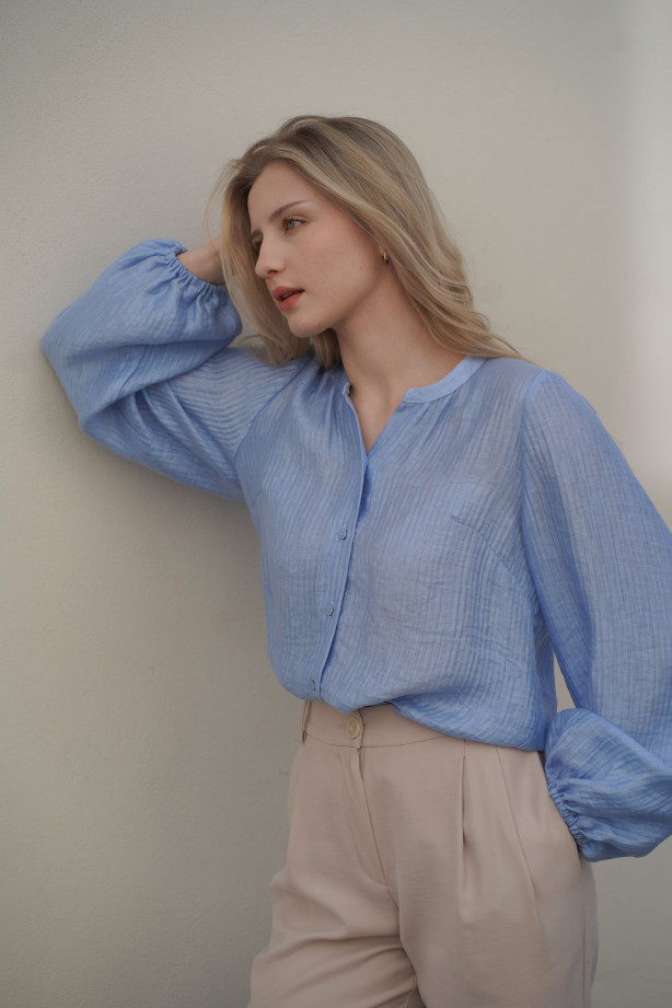 Koszula z bufiastymi rękawami - lejąca tkanina z gofrowaną fakturą