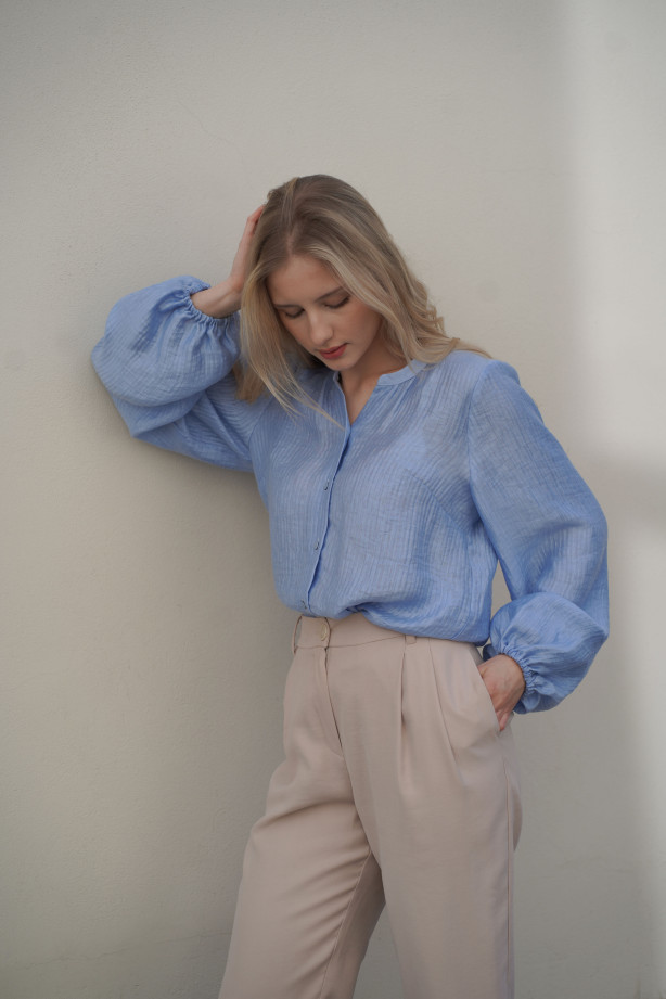 Koszula z bufiastymi rękawami - lejąca tkanina z gofrowaną fakturą