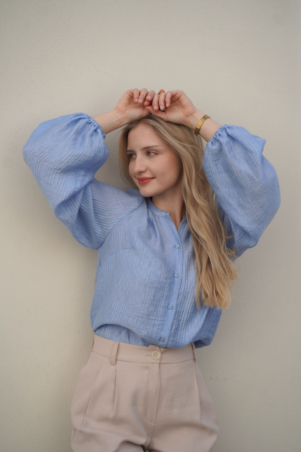 Koszula z bufiastymi rękawami - lejąca tkanina z gofrowaną fakturą