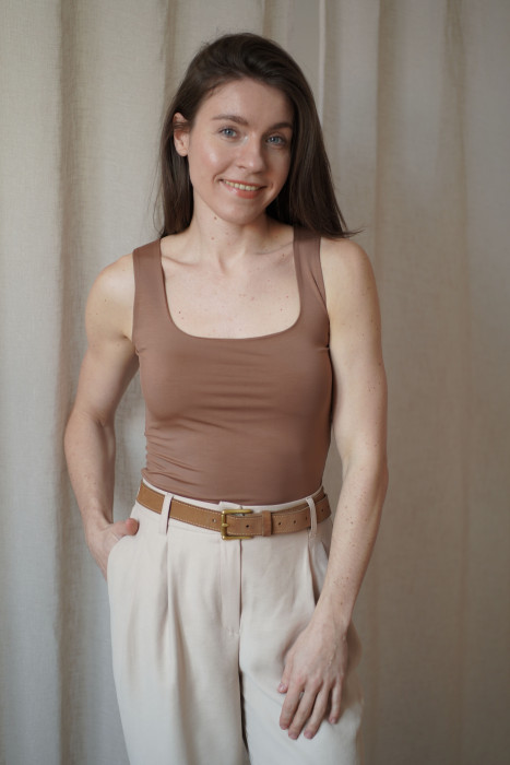 Dzianinowa topka z kwadratowym dekoltem - basic premium