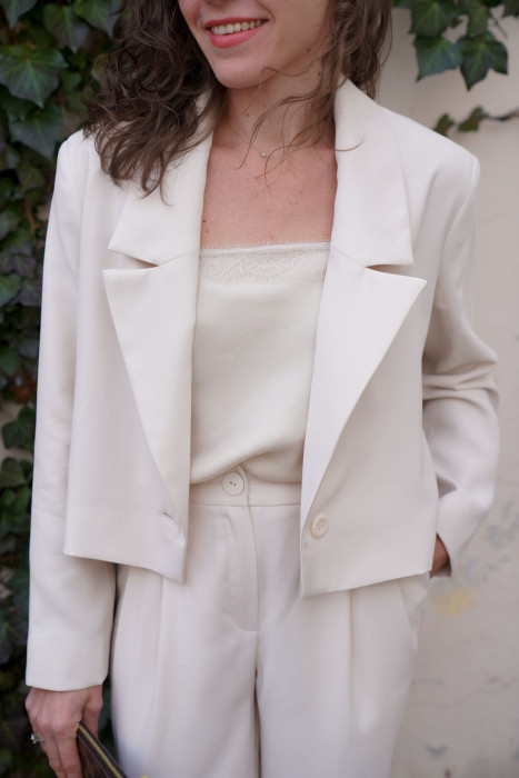 Krótki żakiet jednorzędowy - poduszki na ramionach, elegancki 2