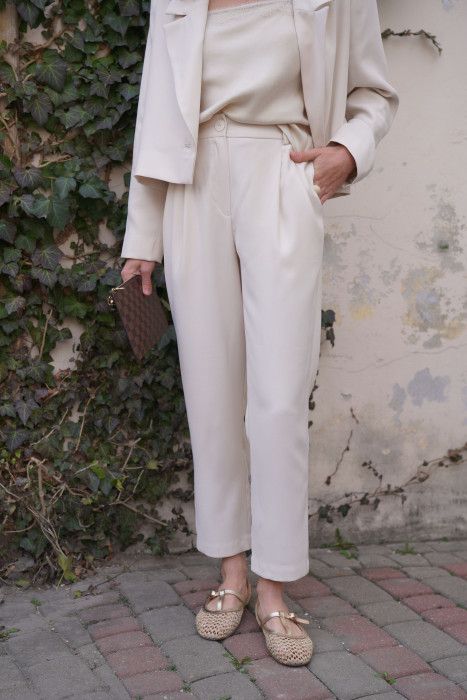 Klasyczne cygaretki - krótsza nogawka, zaszewki i kieszenie 2