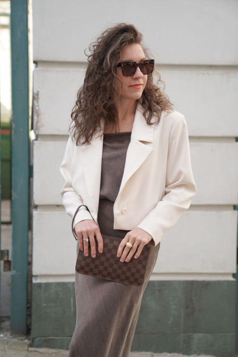 Topka Bias - krój ze skosu z koronkowym dekoltem 2