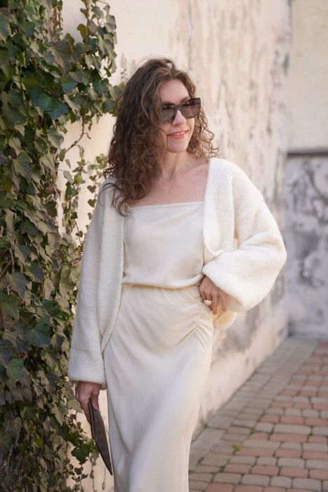 Topka Bias - krój ze skosu z koronkowym dekoltem 2