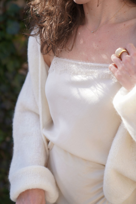 Topka Bias - krój ze skosu z koronkowym dekoltem