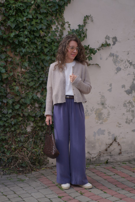 Spodnie Moris Dusty Blue - proste, z gumą w pasie i kieszeniami