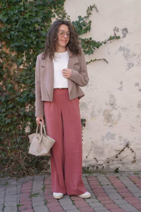 Spodnie Moris Dusty Rose - proste, z gumą w pasie i kieszeniami 2