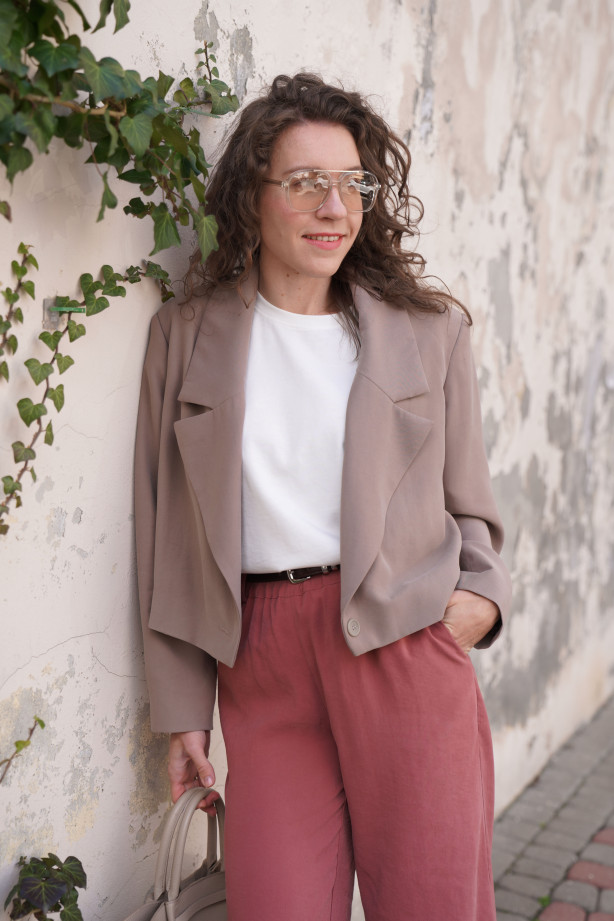 Spodnie Moris Dusty Rose - proste, z gumą w pasie i kieszeniami