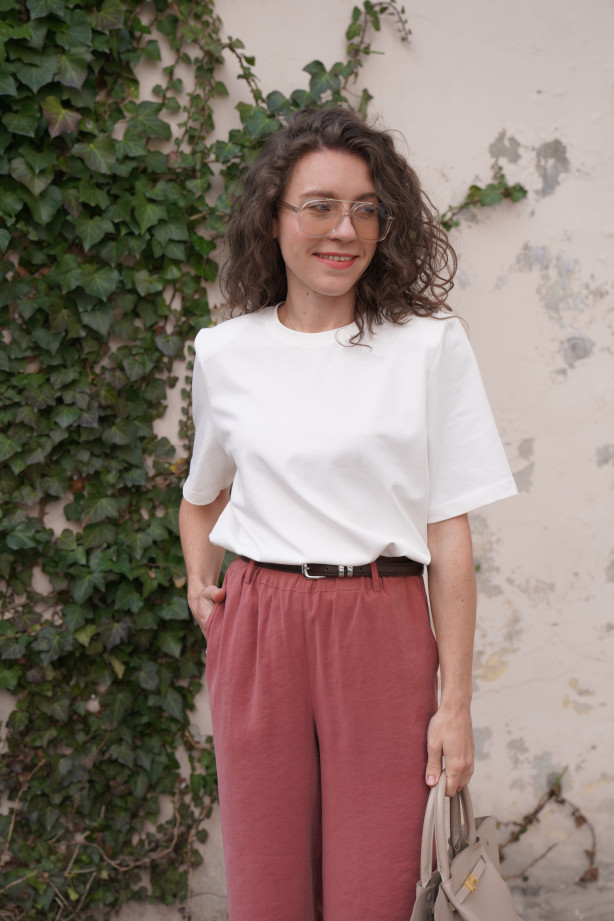 Spodnie Moris Dusty Rose - proste, z gumą w pasie i kieszeniami