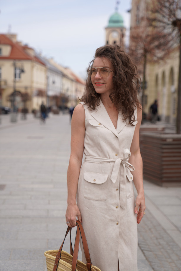 Szmizjerka w stylu marynarki - sukienka z paskiem i jodełką