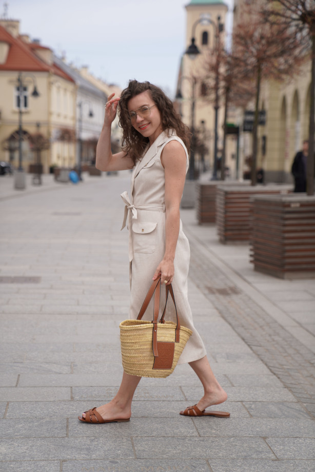 Szmizjerka w stylu marynarki - sukienka z paskiem i jodełką