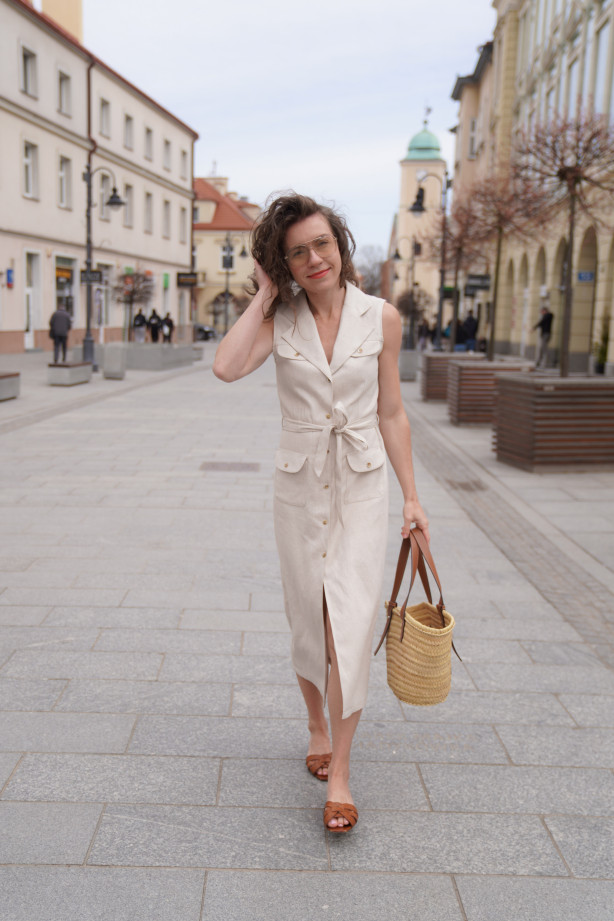 Szmizjerka w stylu marynarki - sukienka z paskiem i jodełką