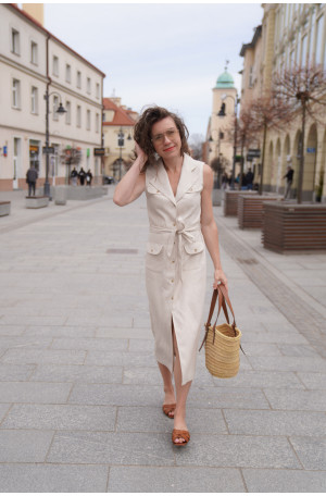 Szmizjerka w stylu marynarki - sukienka z paskiem i jodełką