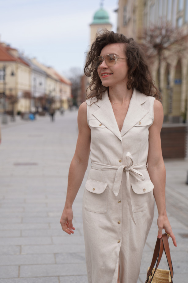 Szmizjerka w stylu marynarki - sukienka z paskiem i jodełką